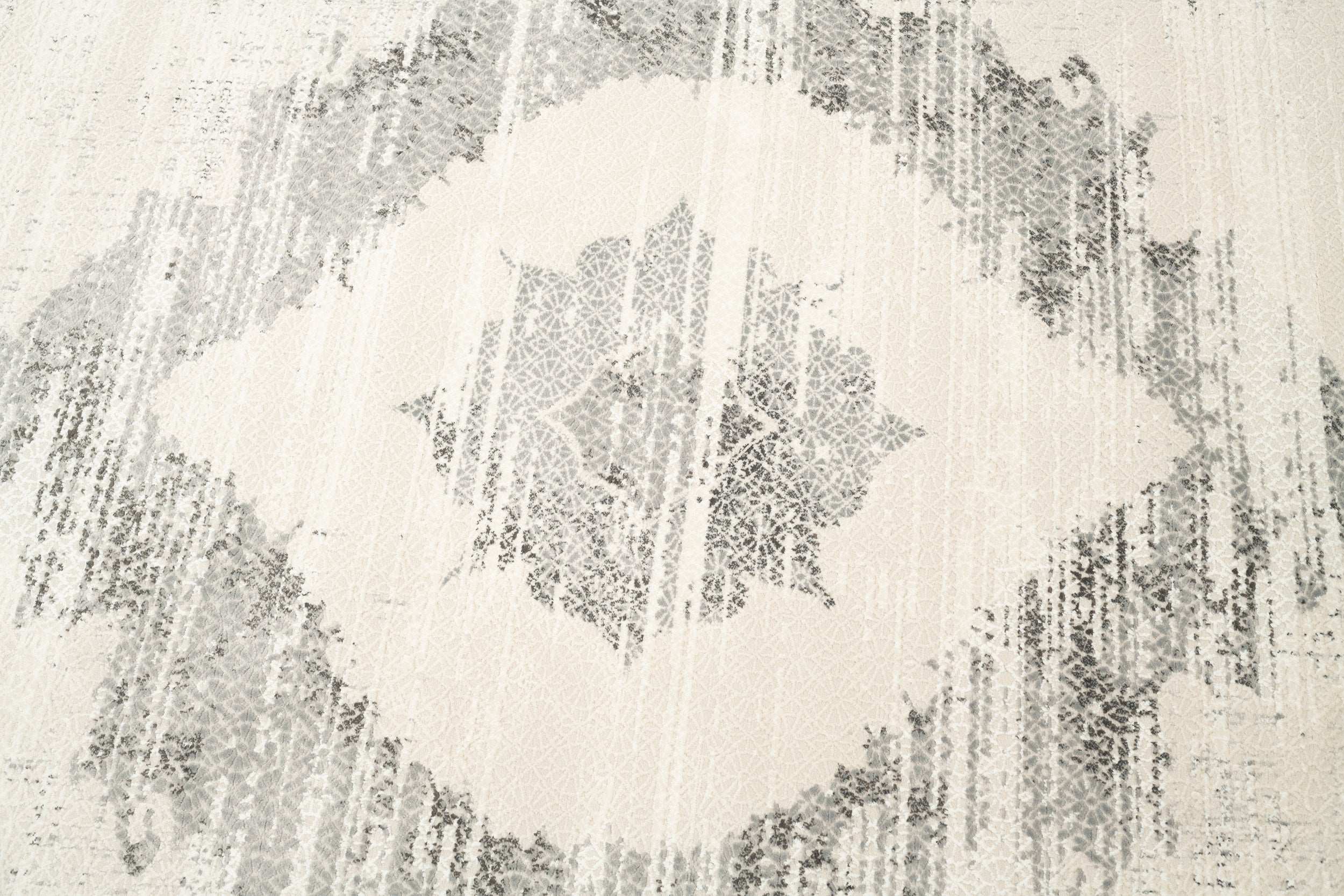 Traditional Living Grey/Cream Polyester/Polypropylene Carpet SilaLux 2983A fringes